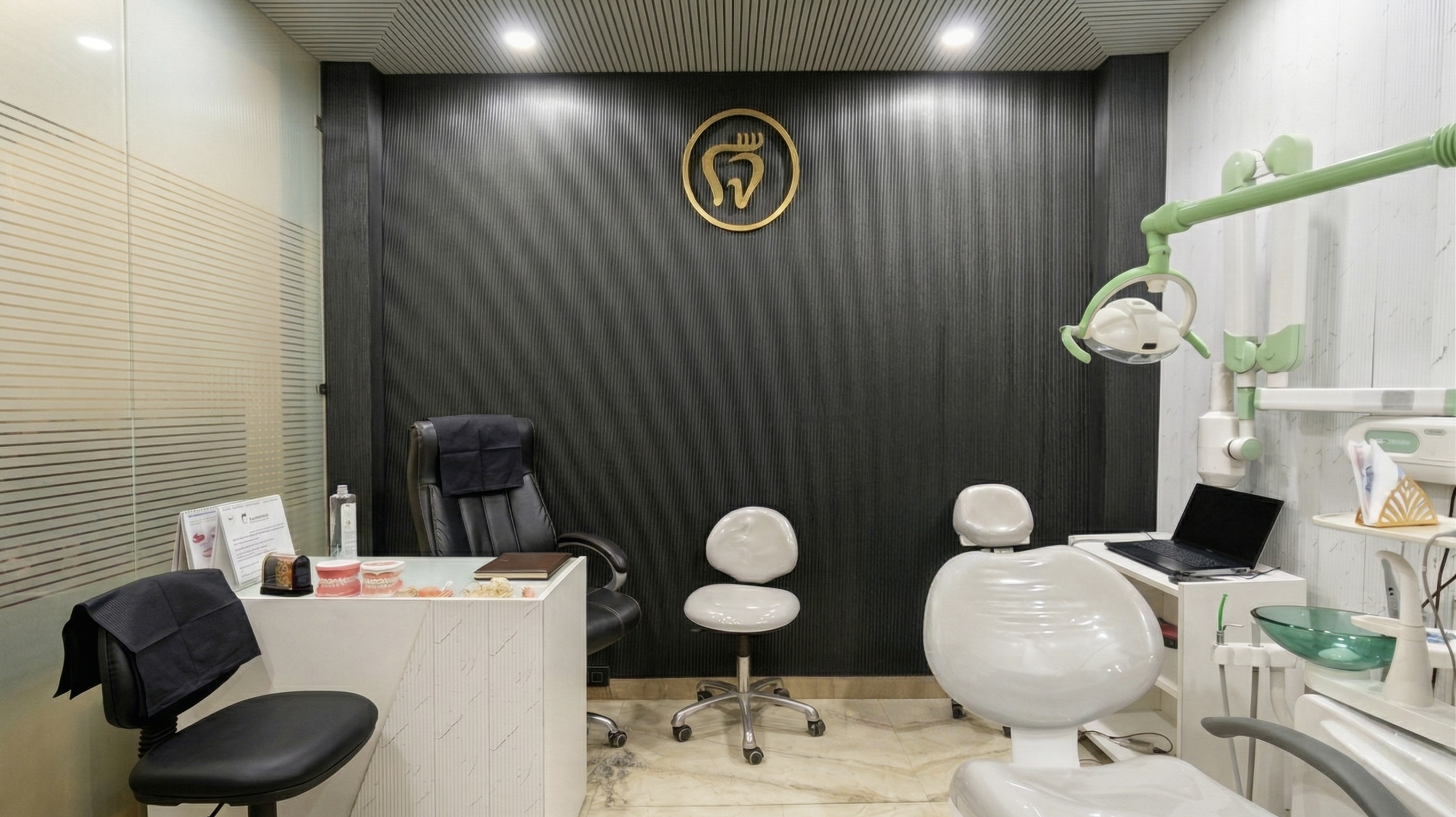 Branch 1 (Rohini) consultation and treatment room